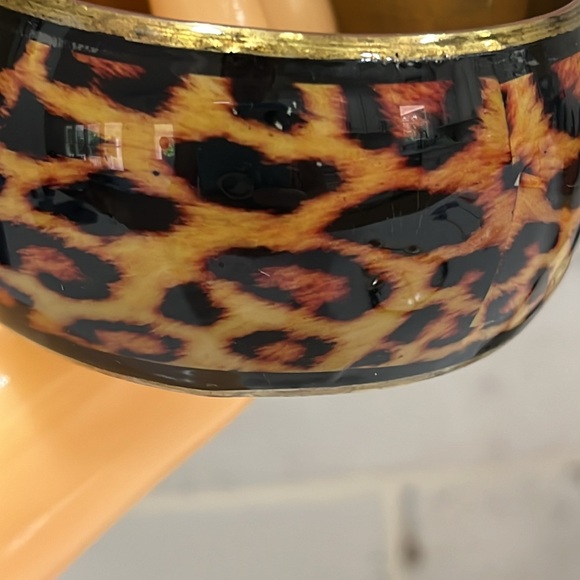 Cute Leopard Print Bangle Bracelet - Picture 4 of 4